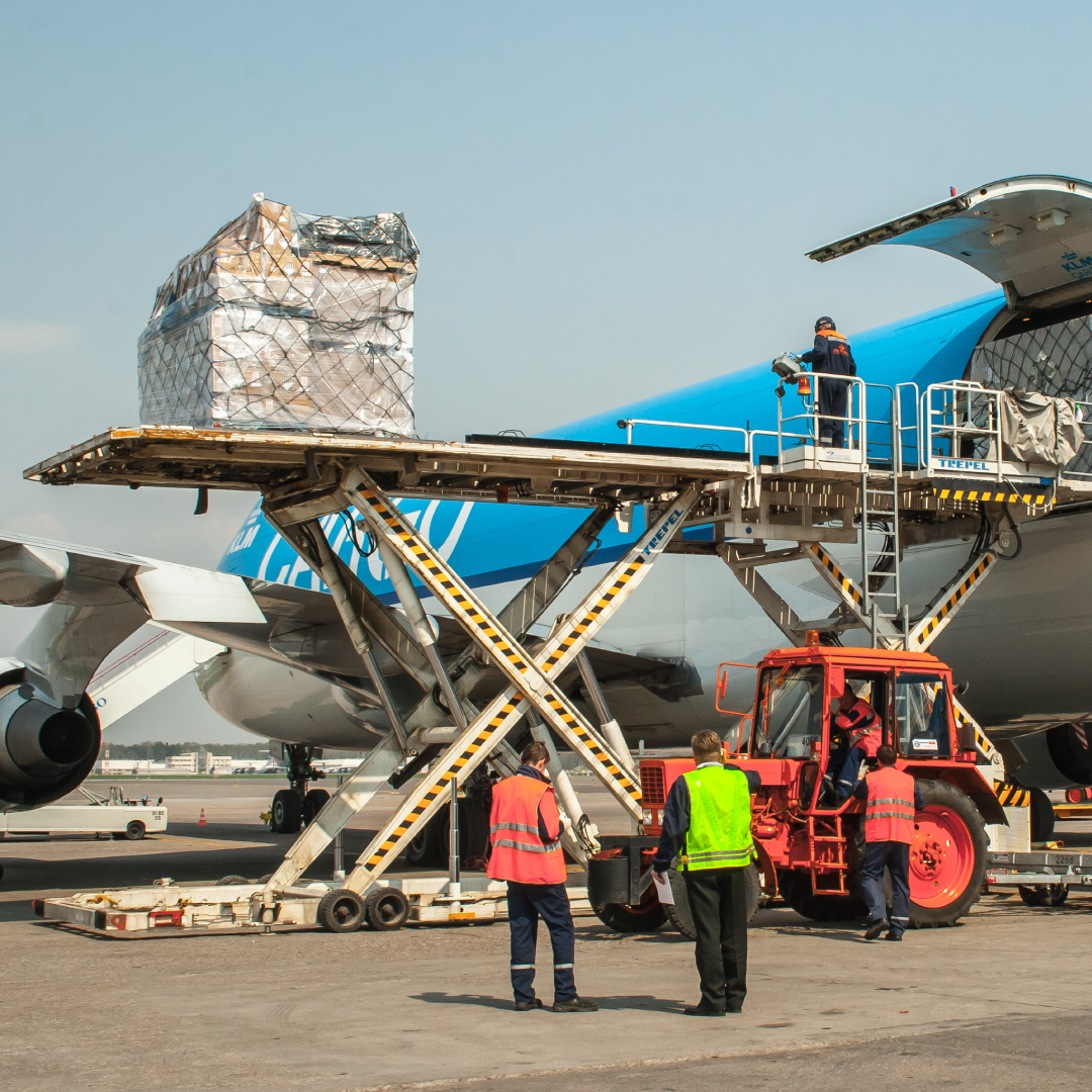 Read more about the article Air Freight Shipping: What It Is and How Does It Work?